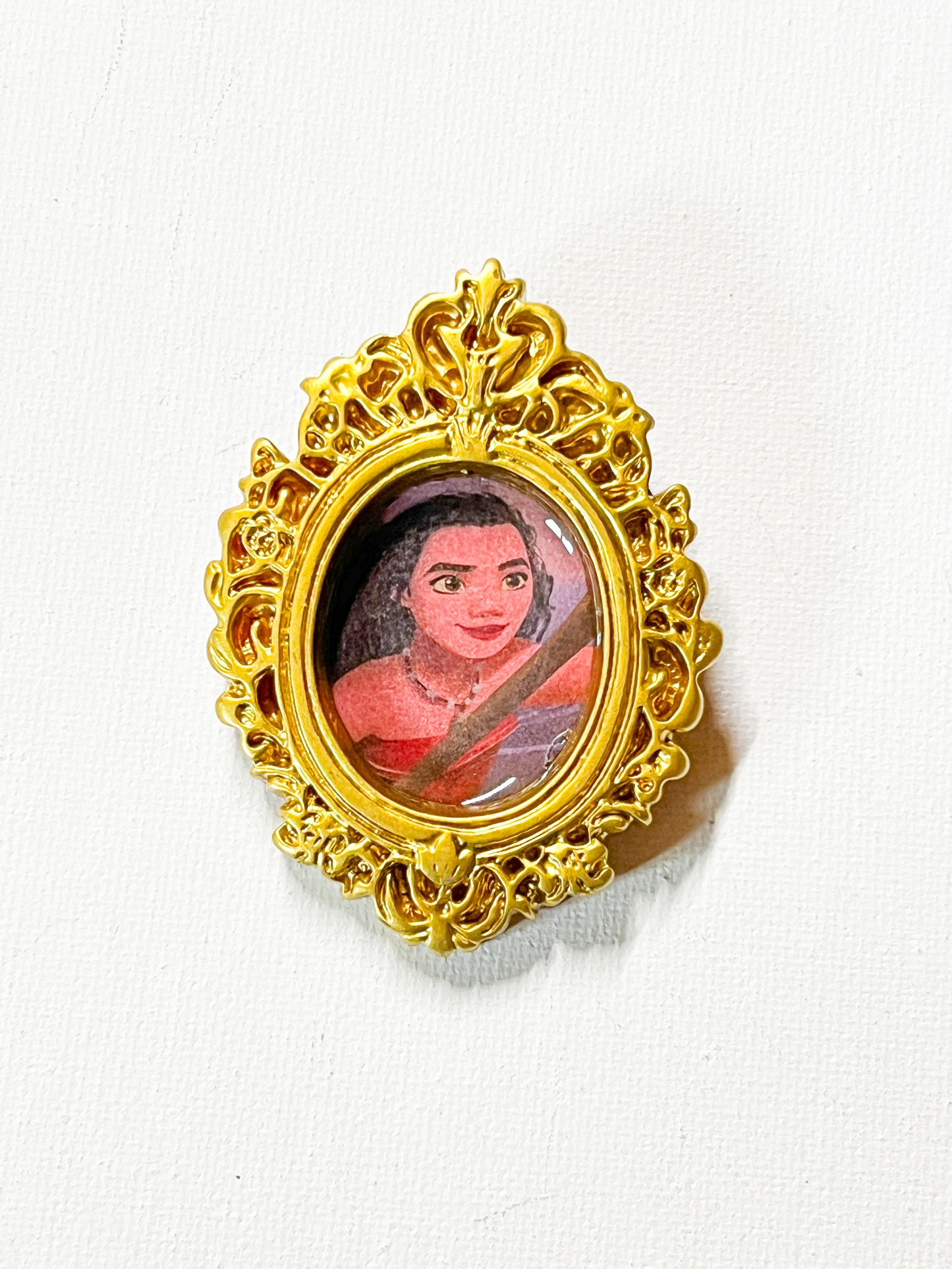 Upcycled Book Oval Vintage-Inspired Portrait Frame Brooch