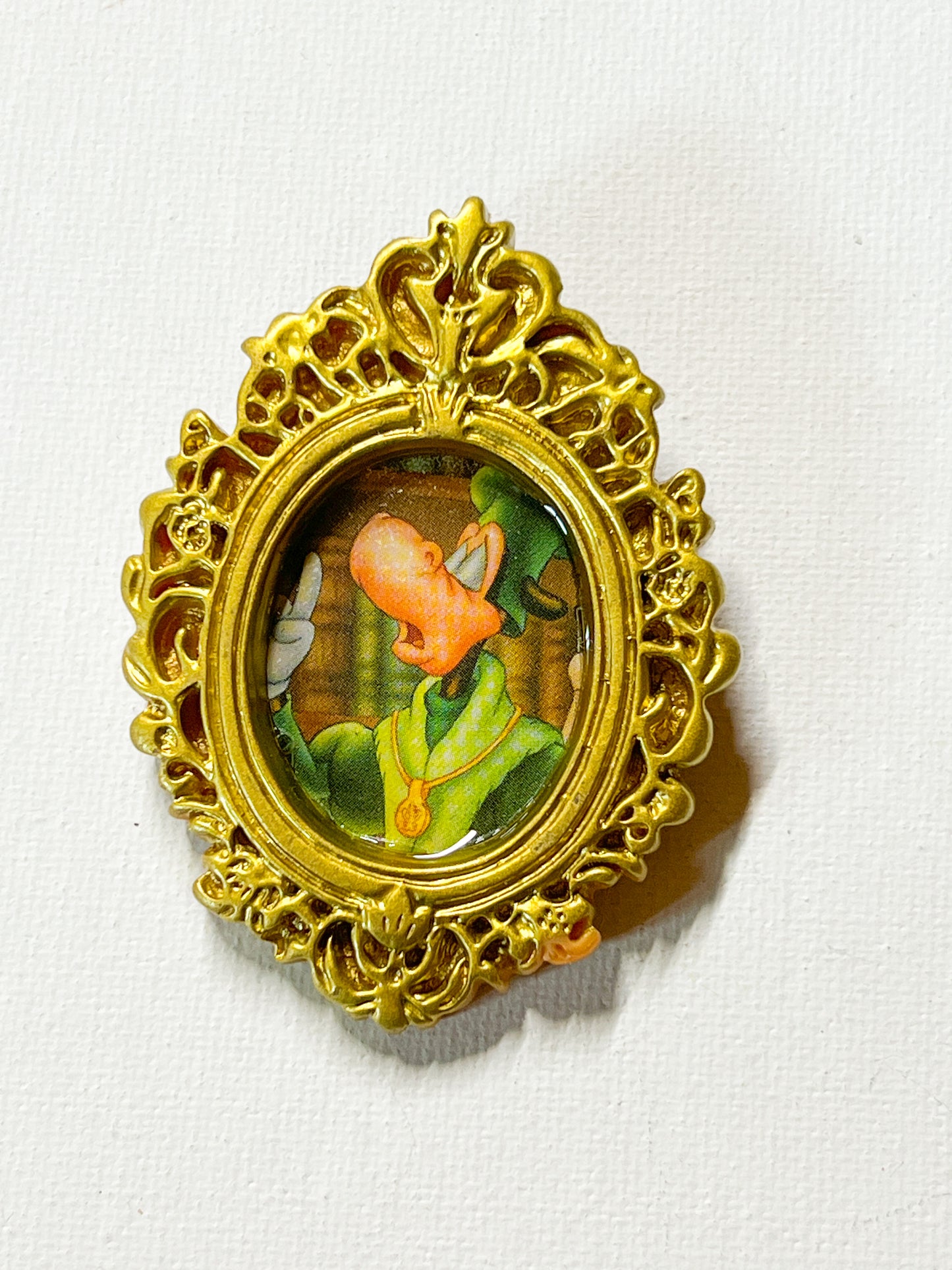 Upcycled Book Oval Vintage-Inspired Portrait Frame Brooch