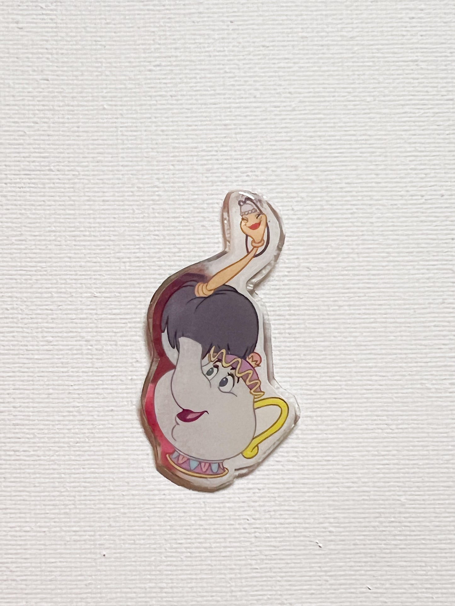 Broche faite à la main Théière et Plumeau Recyclés – Broche Livre de Contes Recyclé – Broche Art de Page de Livre – Résine Petit Lot