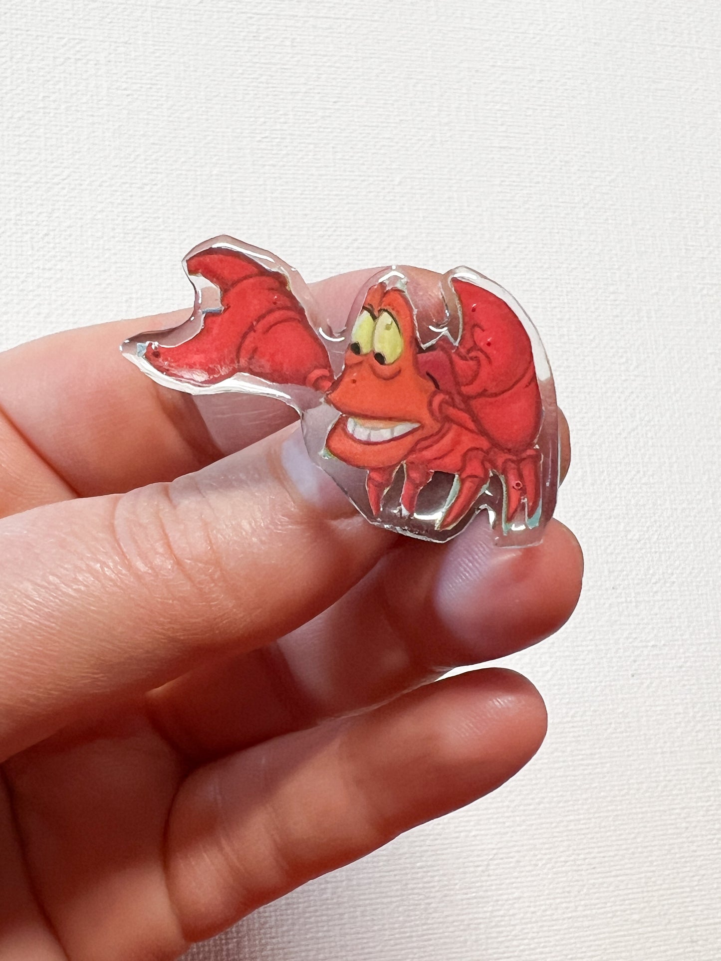 Épingle artisanale de crabe recyclé – Épingle de livre de contes recyclé – Épingle d'art de page de livre – Résine en petite série de grade B