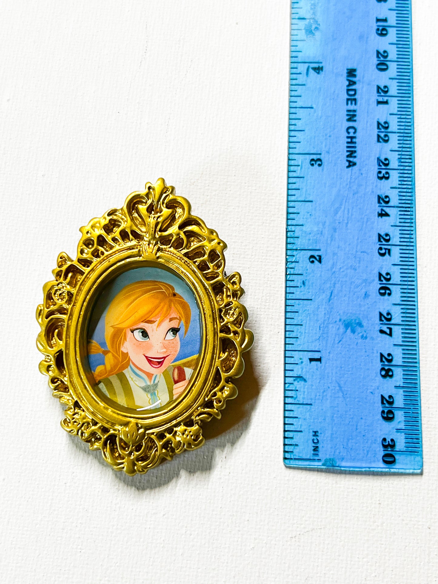 Upcycled Book Oval Vintage-Inspired Portrait Frame Brooch