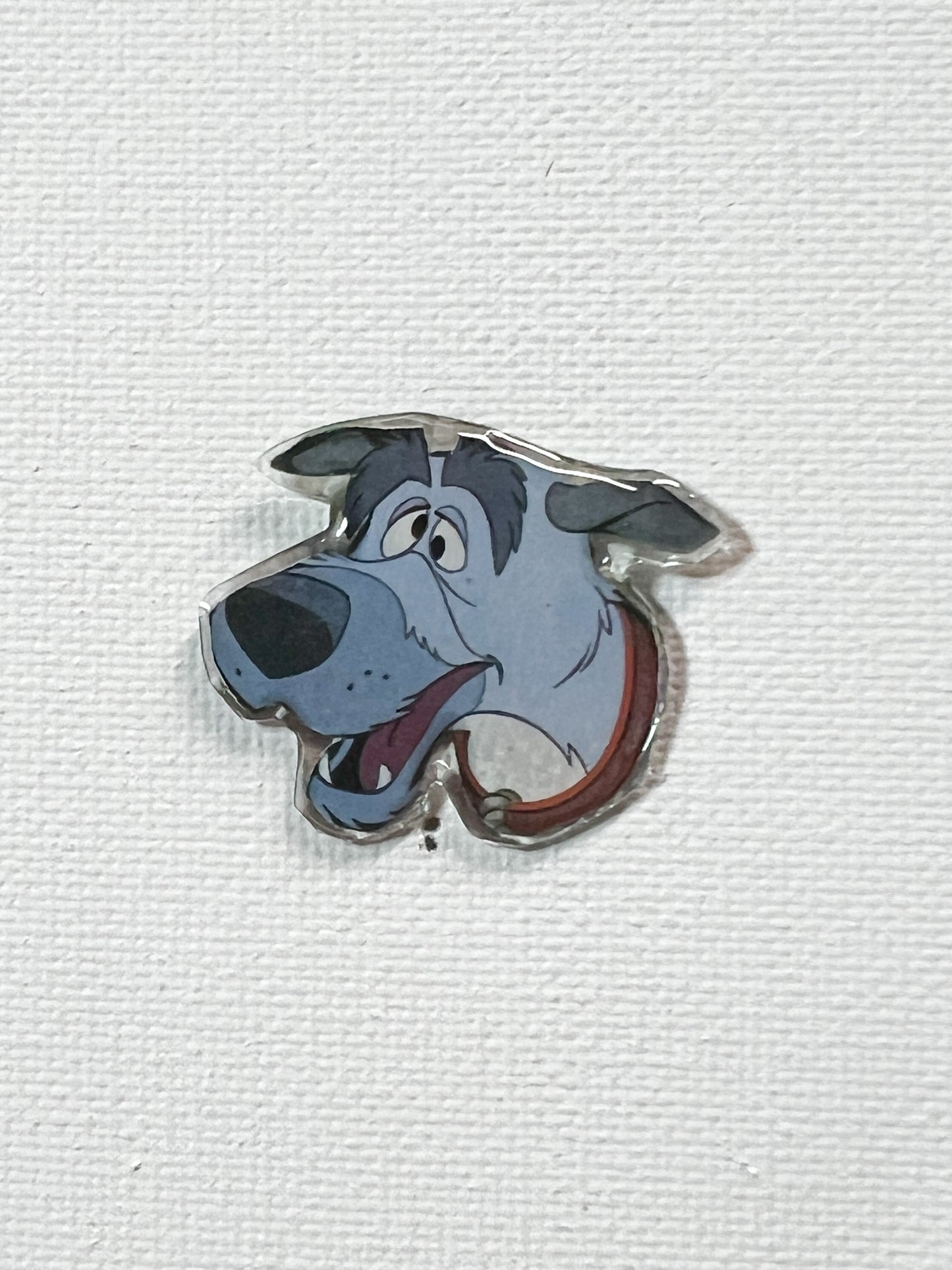 Upgecycelter verrückter Hundegesicht-Handgemachter Anstecker – Recycelter Märchenbuch-Anstecker – Buchseitenkunst-Anstecker – Kleinserienharz