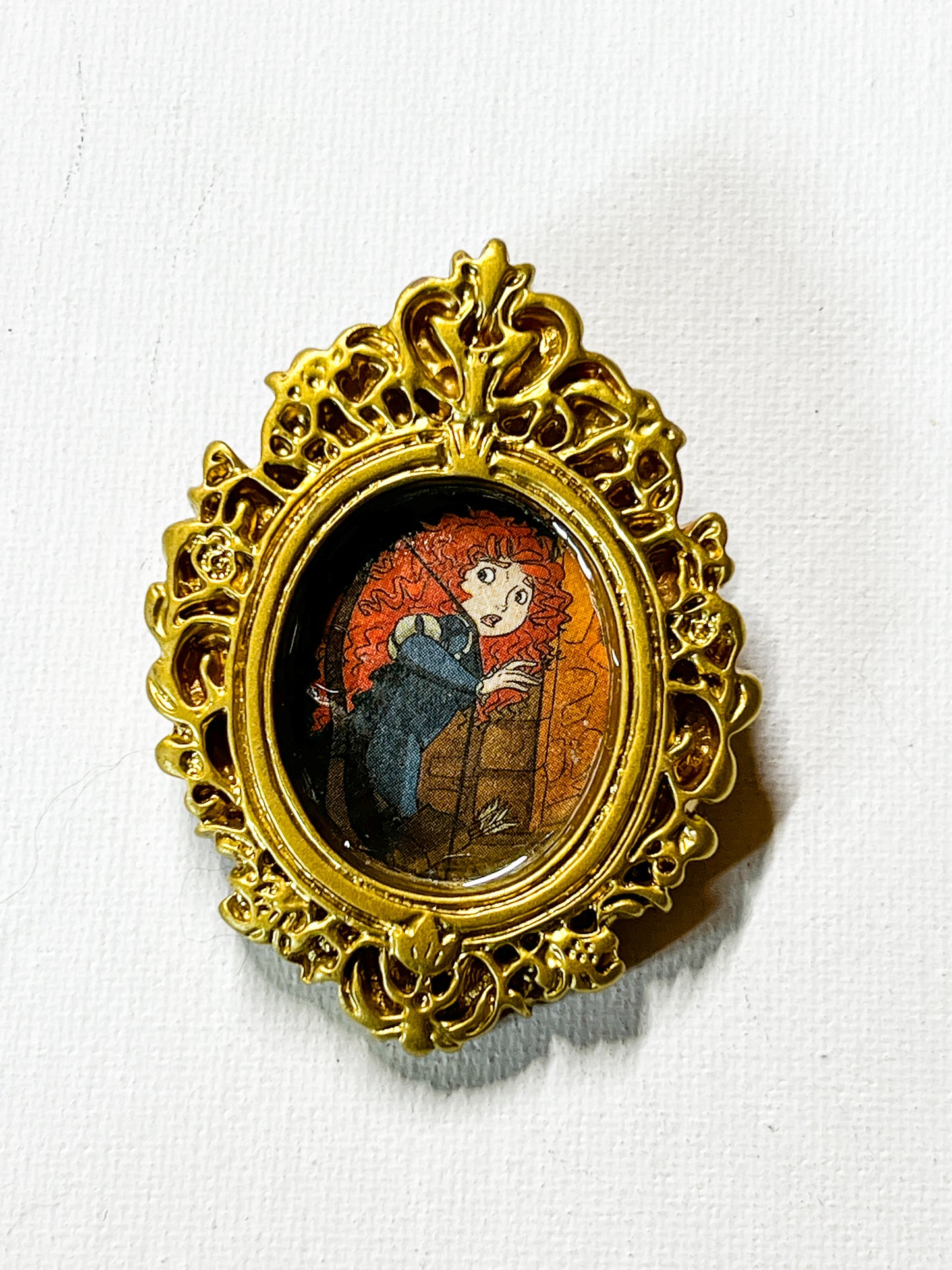 Upcycled Book Oval Vintage-Inspired Portrait Frame Brooch